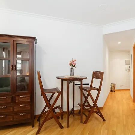 Luminoso Y Acogedor En By